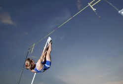 50！西甲首帽诞生：26岁飞翼创3大纪录球迷看愣队友祝贺